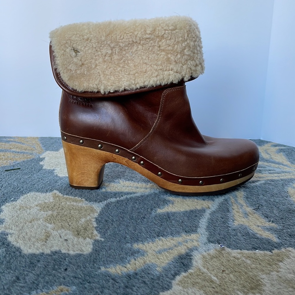 Ugg Lynnea Shearling Clog Boots size 8